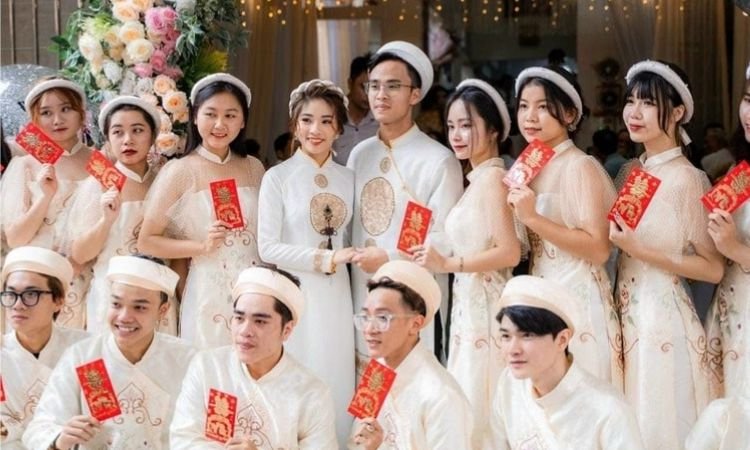 Tiền lì xì cho đội bê tráp bao nhiêu là hợp lý?
